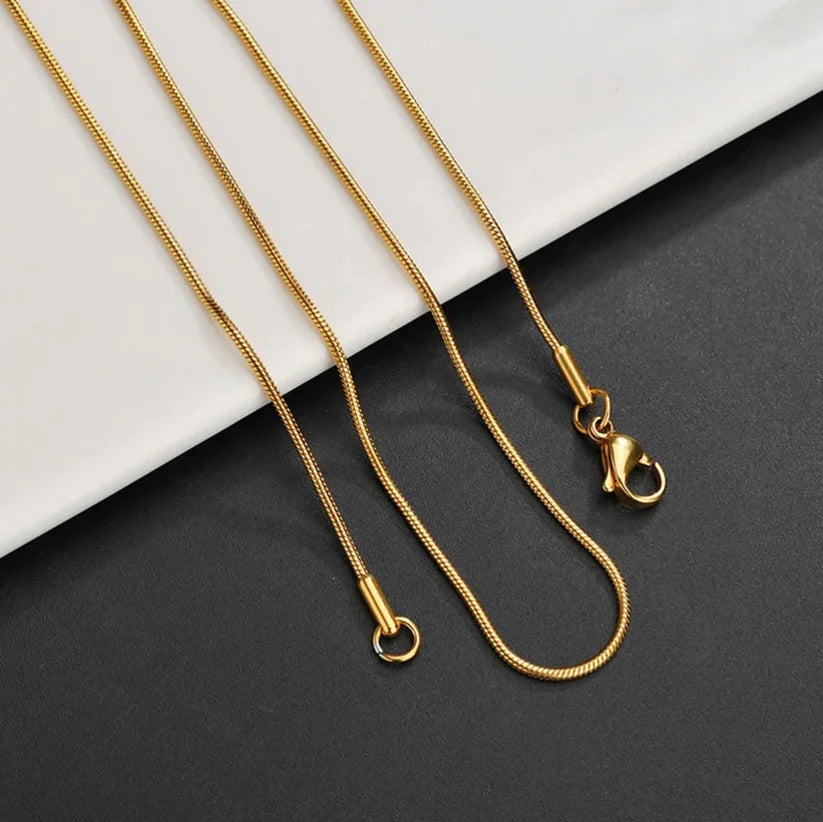 IMMA SAVAGE - 1mm Sleek Golden Round Snake Neck Chain